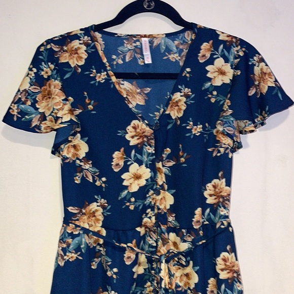 Dress XS EUC - Picture 2 of 15